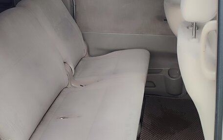 Toyota Noah III, 2004 год, 700 000 рублей, 15 фотография