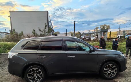 Mitsubishi Outlander III рестайлинг 3, 2014 год, 1 500 000 рублей, 6 фотография