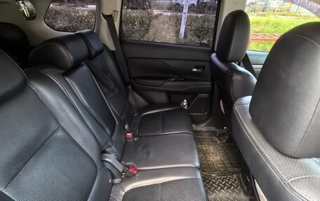 Mitsubishi Outlander III рестайлинг 3, 2014 год, 1 500 000 рублей, 4 фотография