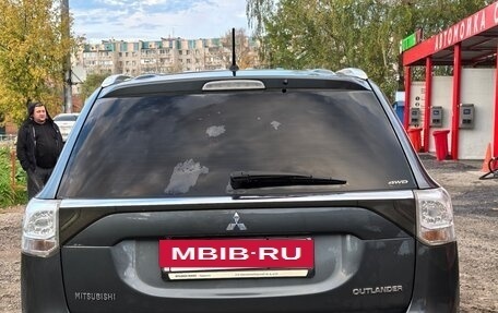 Mitsubishi Outlander III рестайлинг 3, 2014 год, 1 500 000 рублей, 7 фотография