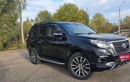 Toyota Land Cruiser Prado 150 рестайлинг 2, 2017 год, 4 500 000 рублей, 3 фотография