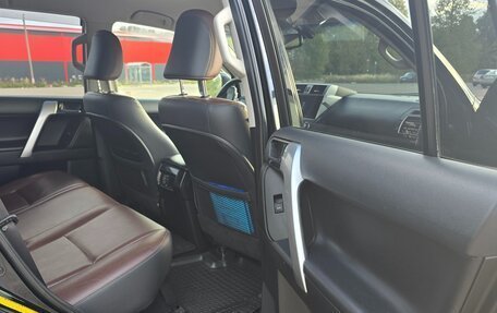 Toyota Land Cruiser Prado 150 рестайлинг 2, 2017 год, 4 500 000 рублей, 11 фотография