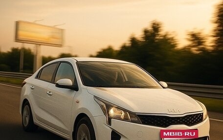 KIA Rio IV, 2022 год, 1 650 000 рублей, 10 фотография