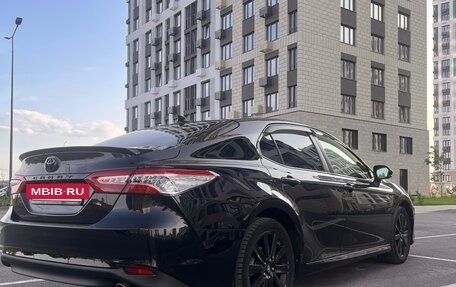 Toyota Camry, 2020 год, 2 200 000 рублей, 4 фотография