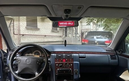 Mercedes-Benz E-Класс, 2000 год, 300 000 рублей, 8 фотография