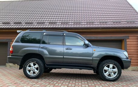 Toyota Land Cruiser 100 рестайлинг 2, 2006 год, 3 200 000 рублей, 28 фотография