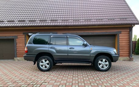 Toyota Land Cruiser 100 рестайлинг 2, 2006 год, 3 200 000 рублей, 29 фотография