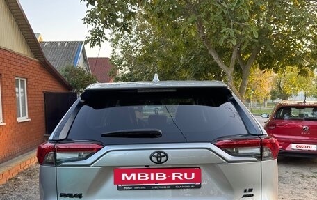 Toyota RAV4, 2022 год, 2 850 000 рублей, 4 фотография