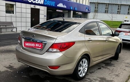 Hyundai Solaris II рестайлинг, 2010 год, 700 000 рублей, 5 фотография