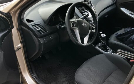 Hyundai Solaris II рестайлинг, 2010 год, 700 000 рублей, 16 фотография
