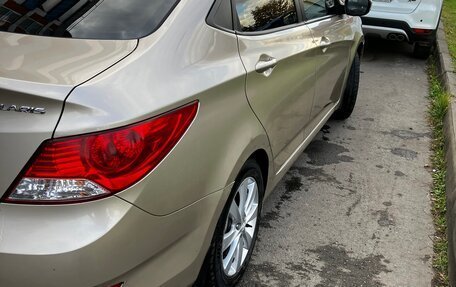 Hyundai Solaris II рестайлинг, 2010 год, 700 000 рублей, 13 фотография