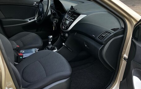 Hyundai Solaris II рестайлинг, 2010 год, 700 000 рублей, 18 фотография