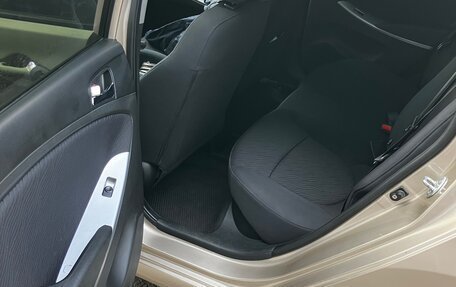 Hyundai Solaris II рестайлинг, 2010 год, 700 000 рублей, 14 фотография