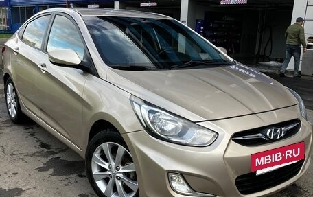 Hyundai Solaris II рестайлинг, 2010 год, 700 000 рублей, 12 фотография