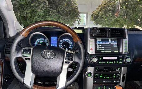 Toyota Land Cruiser Prado 150 рестайлинг 2, 2010 год, 3 800 000 рублей, 10 фотография