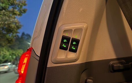 Toyota Land Cruiser Prado 150 рестайлинг 2, 2010 год, 3 800 000 рублей, 19 фотография