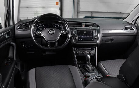 Volkswagen Tiguan II, 2017 год, 2 698 000 рублей, 6 фотография