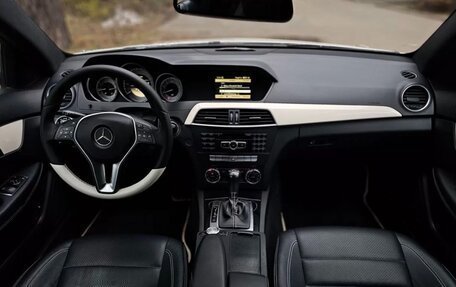 Mercedes-Benz C-Класс, 2011 год, 1 400 000 рублей, 10 фотография