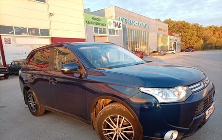 Mitsubishi Outlander III рестайлинг 3, 2013 год, 1 100 000 рублей, 2 фотография