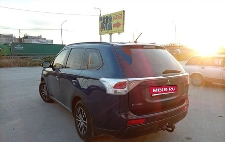 Mitsubishi Outlander III рестайлинг 3, 2013 год, 1 100 000 рублей, 3 фотография