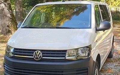 Volkswagen Caravelle T6 рестайлинг, 2019 год, 3 200 000 рублей, 1 фотография