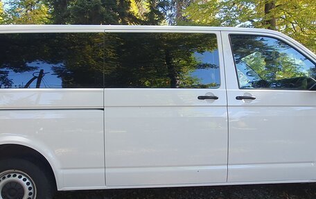Volkswagen Caravelle T6 рестайлинг, 2019 год, 3 200 000 рублей, 4 фотография