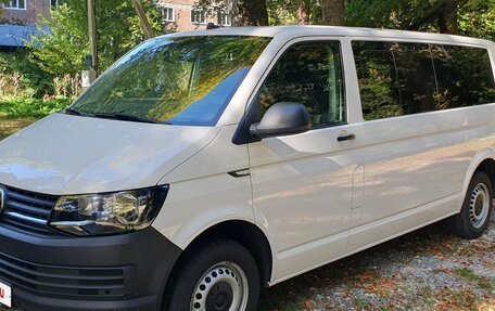 Volkswagen Caravelle T6 рестайлинг, 2019 год, 3 200 000 рублей, 2 фотография