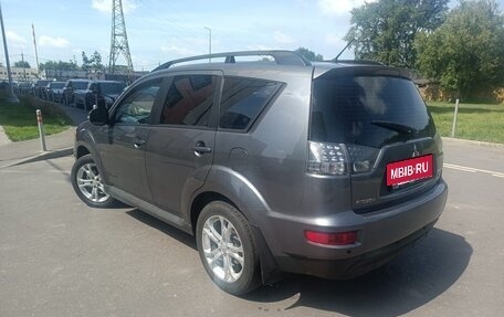Mitsubishi Outlander III рестайлинг 3, 2010 год, 890 000 рублей, 2 фотография