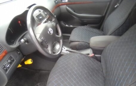 Toyota Avensis III рестайлинг, 2006 год, 890 000 рублей, 19 фотография
