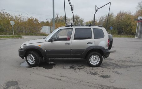 Chevrolet Niva I рестайлинг, 2011 год, 300 000 рублей, 4 фотография