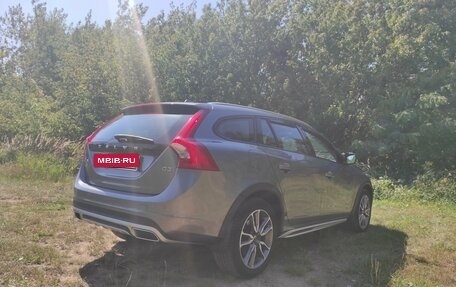 Volvo V60 Cross Country II, 2017 год, 1 670 000 рублей, 2 фотография