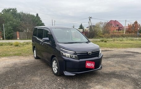Toyota Voxy III, 2017 год, 2 255 000 рублей, 1 фотография