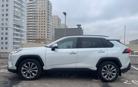 Toyota RAV4, 2020 год, 3 350 000 рублей, 2 фотография