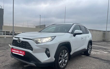 Toyota RAV4, 2020 год, 3 350 000 рублей, 7 фотография