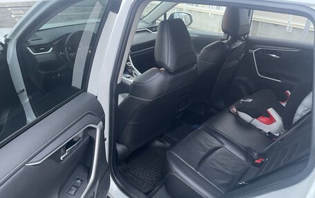 Toyota RAV4, 2020 год, 3 350 000 рублей, 16 фотография