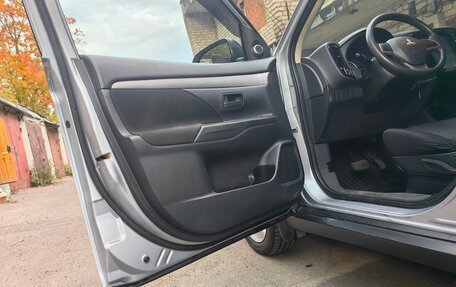 Mitsubishi Outlander III рестайлинг 3, 2013 год, 1 200 000 рублей, 7 фотография