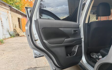 Mitsubishi Outlander III рестайлинг 3, 2013 год, 1 200 000 рублей, 8 фотография