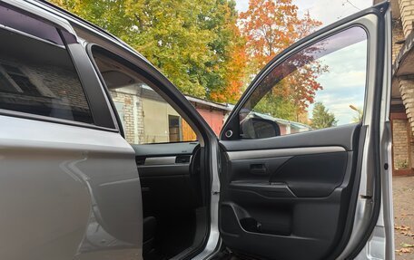 Mitsubishi Outlander III рестайлинг 3, 2013 год, 1 200 000 рублей, 13 фотография