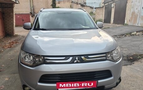 Mitsubishi Outlander III рестайлинг 3, 2013 год, 1 200 000 рублей, 20 фотография