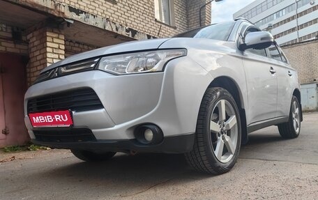 Mitsubishi Outlander III рестайлинг 3, 2013 год, 1 200 000 рублей, 25 фотография