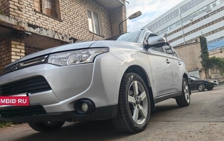 Mitsubishi Outlander III рестайлинг 3, 2013 год, 1 200 000 рублей, 24 фотография