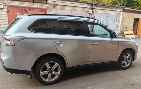 Mitsubishi Outlander III рестайлинг 3, 2013 год, 1 200 000 рублей, 34 фотография
