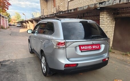 Mitsubishi Outlander III рестайлинг 3, 2013 год, 1 200 000 рублей, 27 фотография