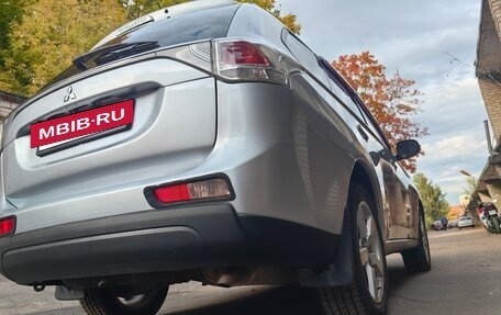 Mitsubishi Outlander III рестайлинг 3, 2013 год, 1 200 000 рублей, 32 фотография