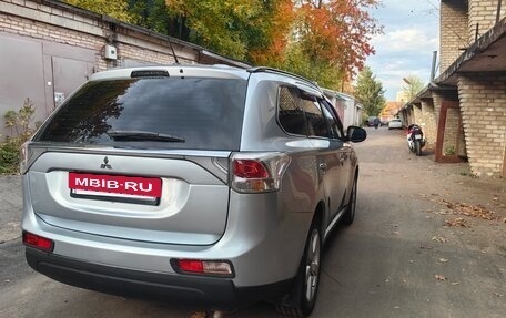 Mitsubishi Outlander III рестайлинг 3, 2013 год, 1 200 000 рублей, 33 фотография