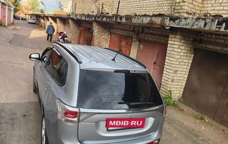 Mitsubishi Outlander III рестайлинг 3, 2013 год, 1 200 000 рублей, 29 фотография