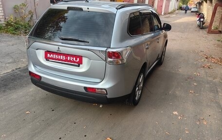 Mitsubishi Outlander III рестайлинг 3, 2013 год, 1 200 000 рублей, 31 фотография