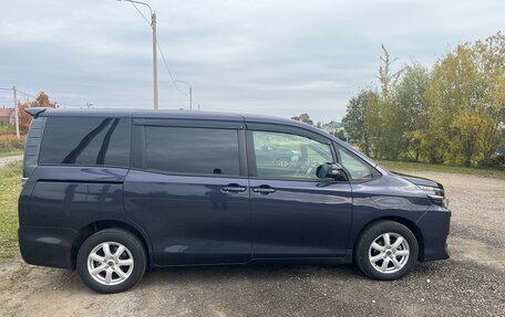 Toyota Voxy III, 2017 год, 2 255 000 рублей, 4 фотография