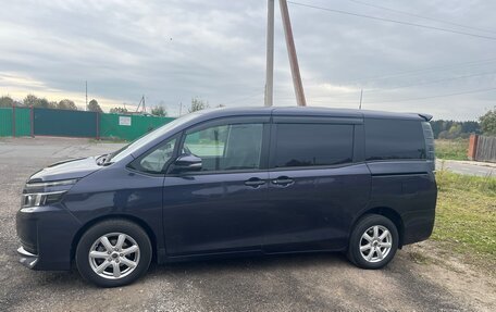 Toyota Voxy III, 2017 год, 2 255 000 рублей, 6 фотография