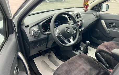 Renault Logan II, 2018 год, 889 000 рублей, 10 фотография
